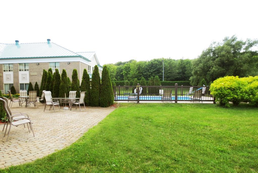 Days Inn By Wyndham Montmagny Exterior photo