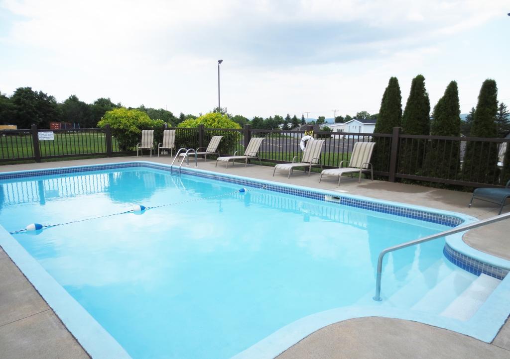 Days Inn By Wyndham Montmagny Exterior photo