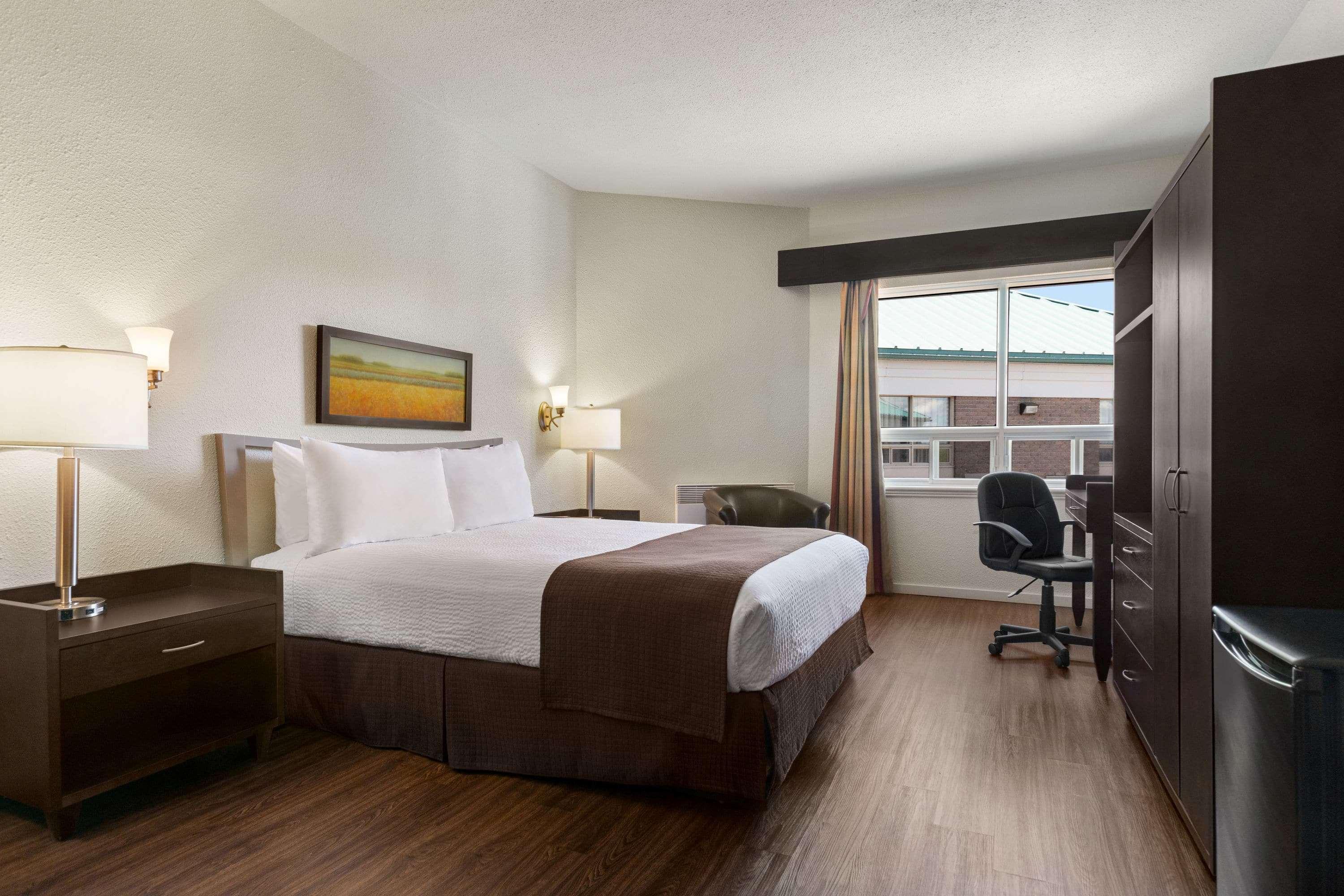 Days Inn By Wyndham Montmagny Exterior photo