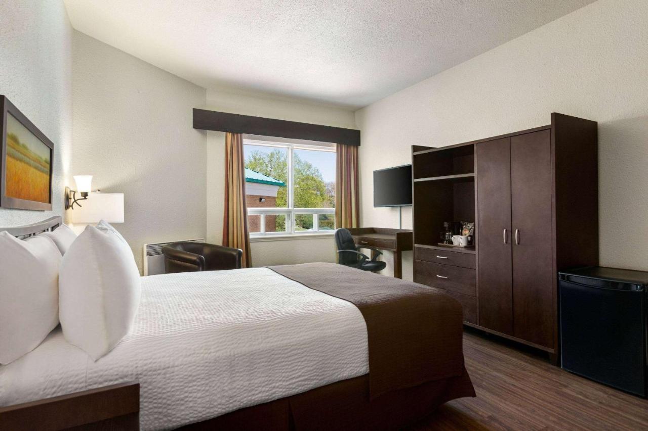 Days Inn By Wyndham Montmagny Exterior photo